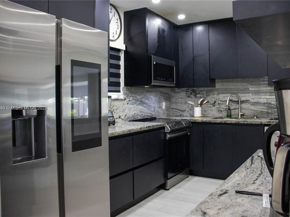 295 NE 150th St, Miami FL 33161