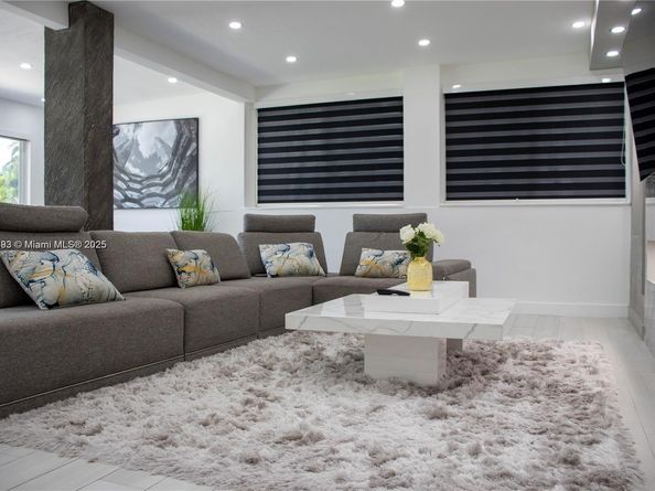 295 NE 150th St, Miami FL 33161