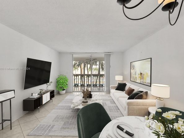 421 NE 14th Ave 203, Hallandale Beach FL 33009