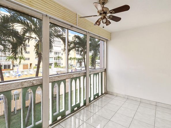 421 NE 14th Ave 203, Hallandale Beach FL 33009