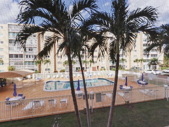 421 NE 14th Ave 203, Hallandale Beach FL 33009