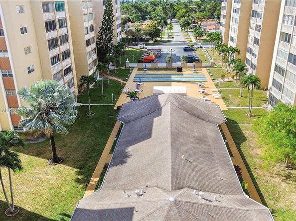 421 NE 14th Ave 203, Hallandale Beach FL 33009