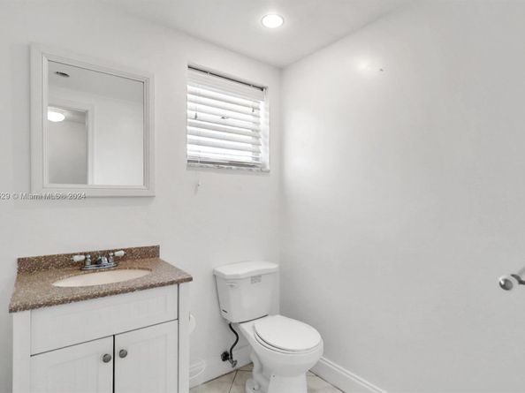 421 NE 14th Ave 203, Hallandale Beach FL 33009