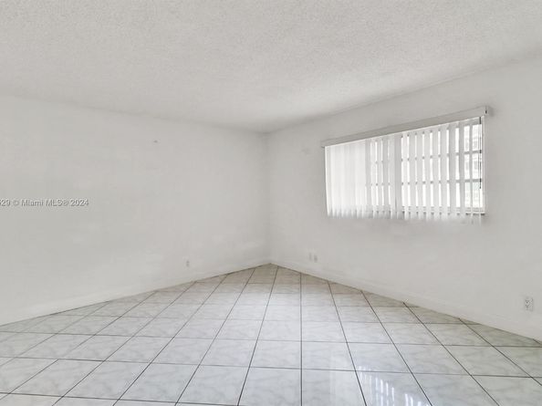 421 NE 14th Ave 203, Hallandale Beach FL 33009