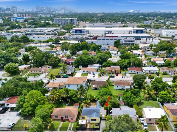 1042 NW 76th St, Miami FL 33150