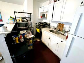1042 NW 76th St, Miami FL 33150