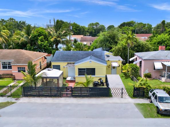 1042 NW 76th St, Miami FL 33150