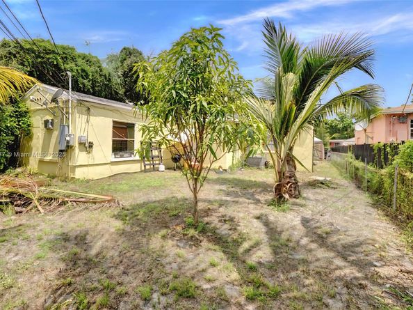 1042 NW 76th St, Miami FL 33150