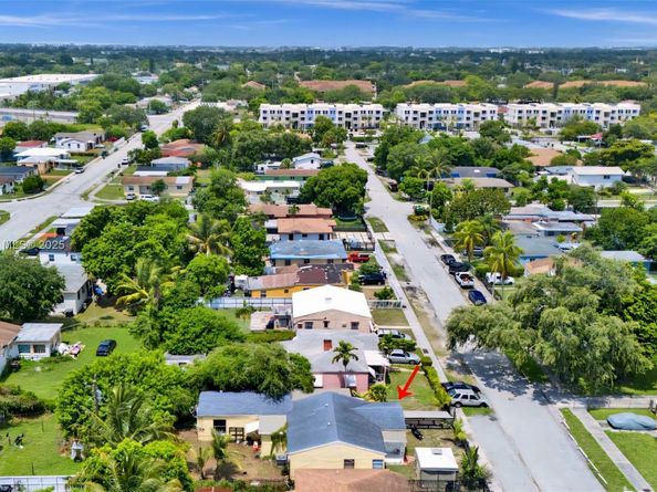 1042 NW 76th St, Miami FL 33150