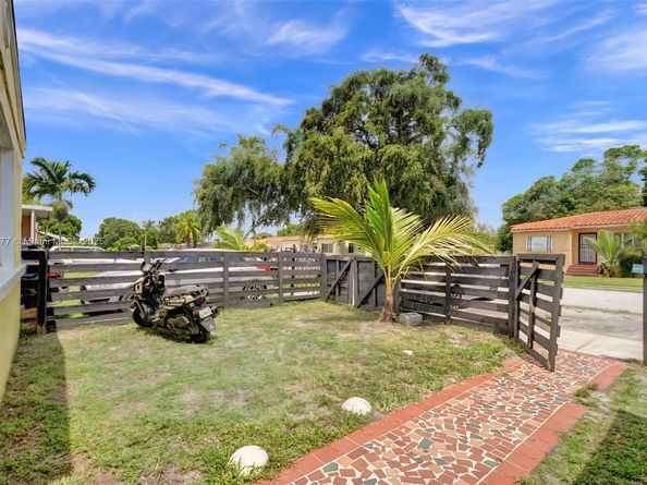 1042 NW 76th St, Miami FL 33150
