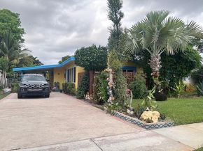 881 SW 49th Ter, Plantation FL 33317
