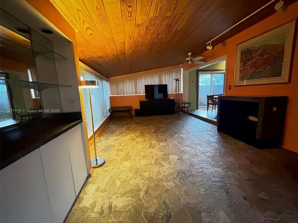 881 SW 49th Ter, Plantation FL 33317