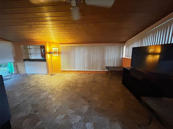 881 SW 49th Ter, Plantation FL 33317