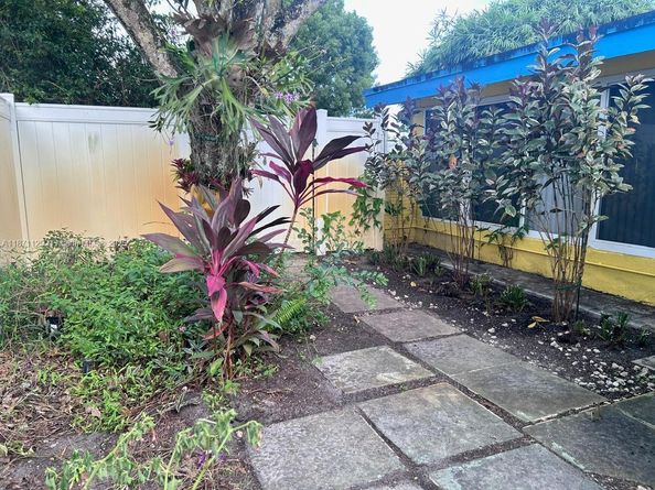 881 SW 49th Ter, Plantation FL 33317
