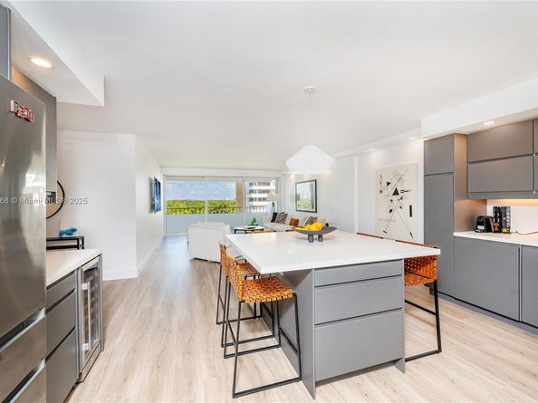 199 Ocean Lane Dr 706, Key Biscayne FL 33149