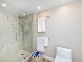 199 Ocean Lane Dr 706, Key Biscayne FL 33149