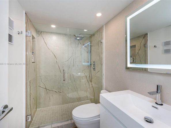 199 Ocean Lane Dr 706, Key Biscayne FL 33149