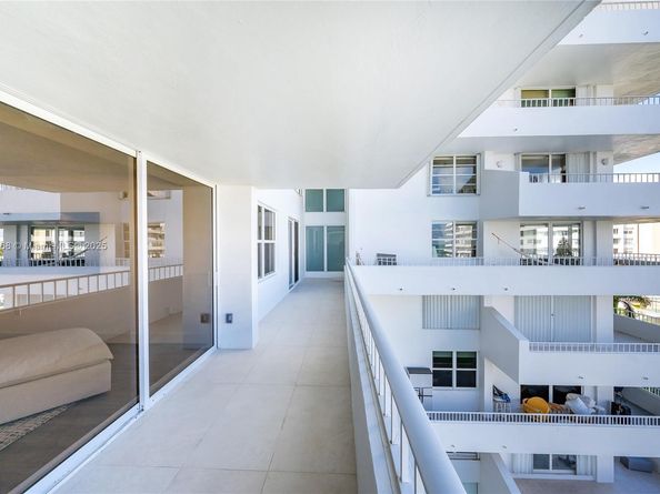 199 Ocean Lane Dr 706, Key Biscayne FL 33149