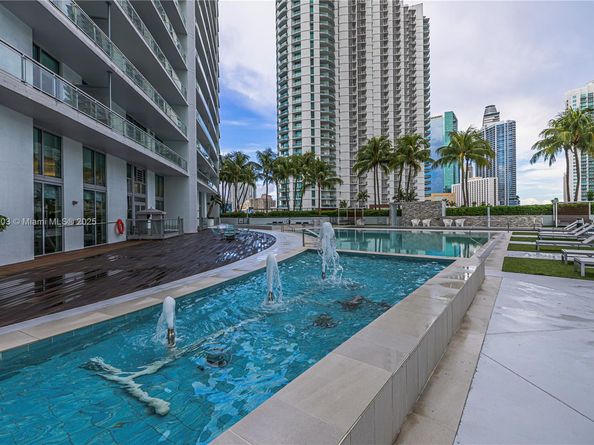 90 SW 3rd St 3705, Miami FL 33130