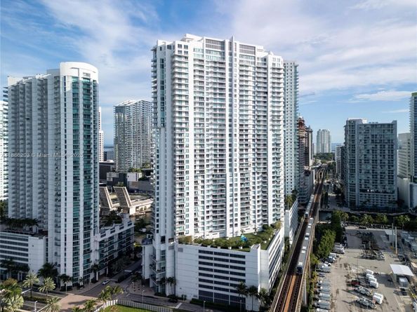 90 SW 3rd St 3705, Miami FL 33130