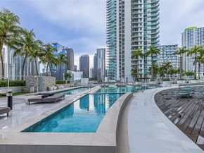90 SW 3rd St 3705, Miami FL 33130