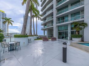90 SW 3rd St 3705, Miami FL 33130