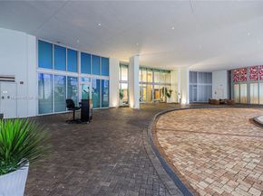 90 SW 3rd St 3705, Miami FL 33130
