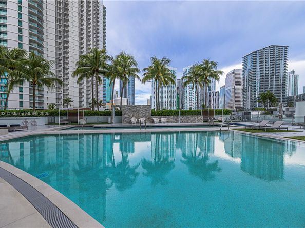 90 SW 3rd St 3705, Miami FL 33130