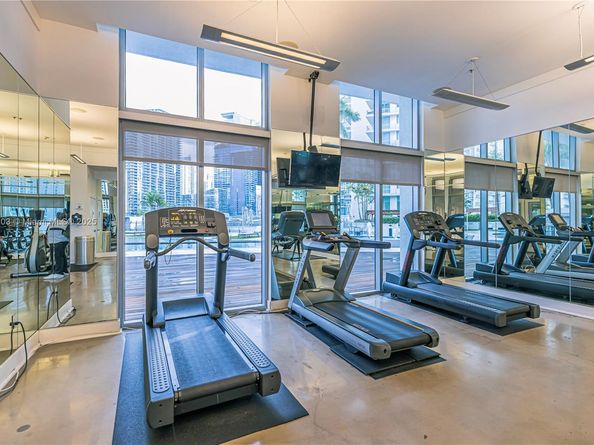 90 SW 3rd St 3705, Miami FL 33130
