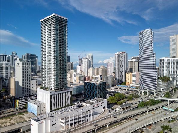 90 SW 3rd St 3705, Miami FL 33130