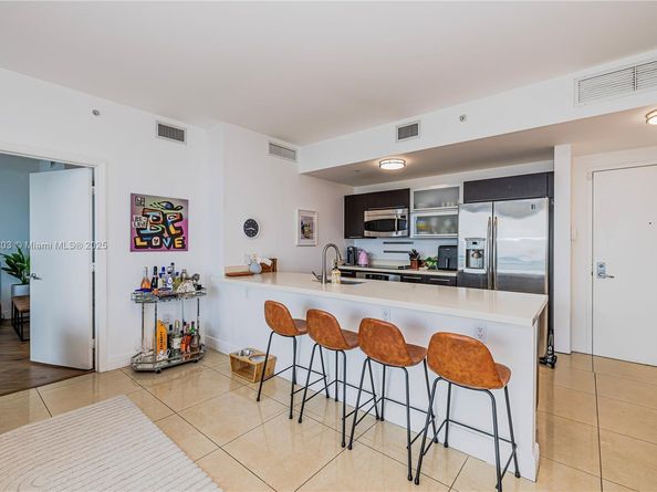 90 SW 3rd St 3705, Miami FL 33130