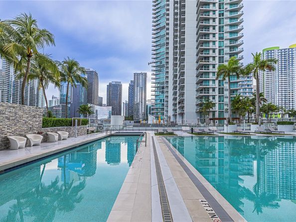 90 SW 3rd St 3705, Miami FL 33130