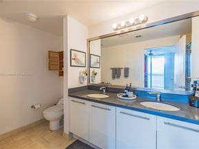 90 SW 3rd St 3705, Miami FL 33130