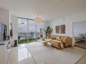 90 SW 3rd St 3705, Miami FL 33130