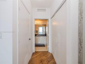 90 SW 3rd St 3705, Miami FL 33130