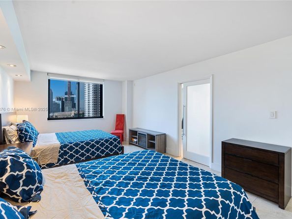 540 Brickell Key Dr 1411, Miami FL 33131