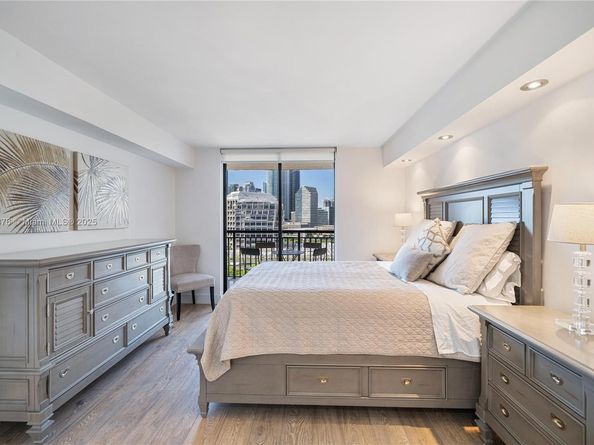 540 Brickell Key Dr 1411, Miami FL 33131