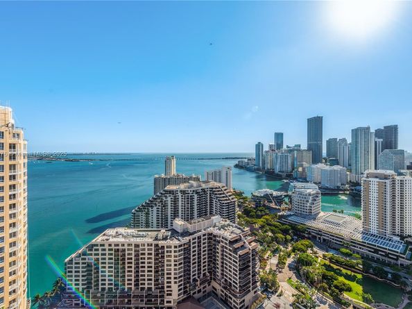 540 Brickell Key Dr 1411, Miami FL 33131