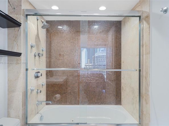 540 Brickell Key Dr 1411, Miami FL 33131