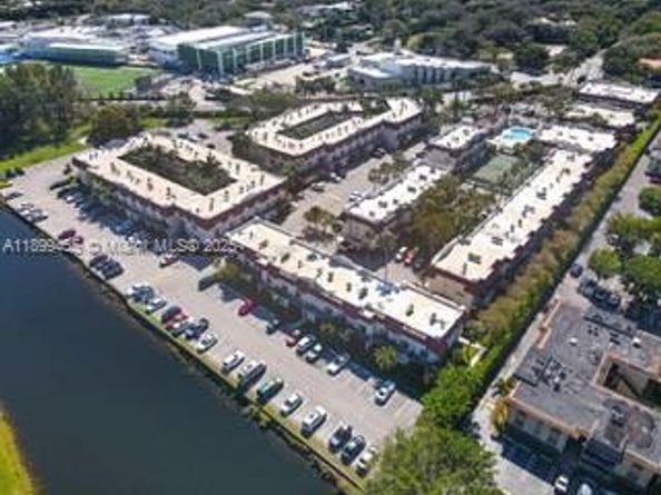 6709 N Kendall Dr 219, Pinecrest FL 33156