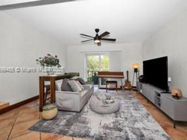6709 N Kendall Dr 219, Pinecrest FL 33156