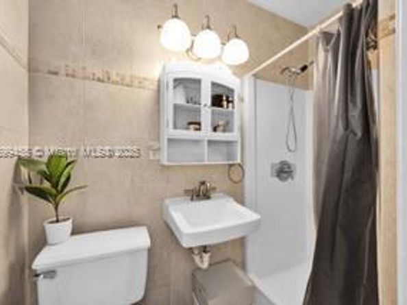 6709 N Kendall Dr 219, Pinecrest FL 33156