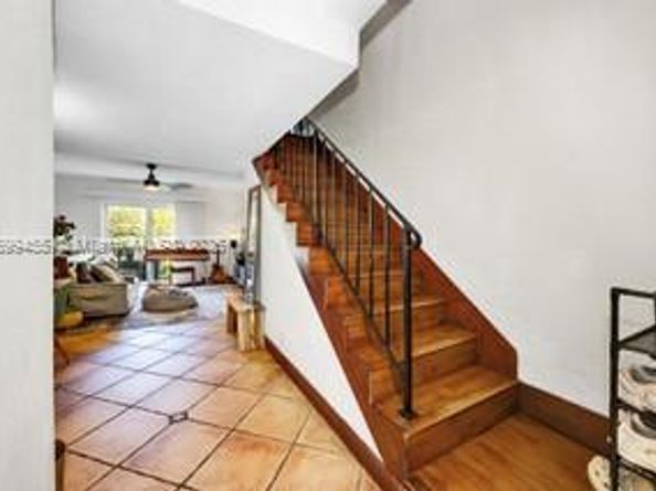 6709 N Kendall Dr 219, Pinecrest FL 33156