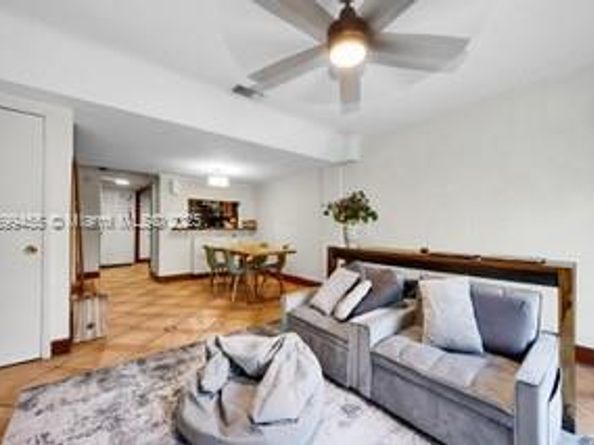 6709 N Kendall Dr 219, Pinecrest FL 33156