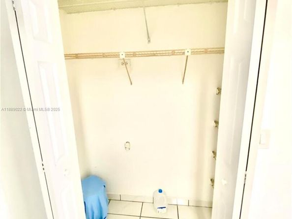 16950 Dixie A536, North Miami Beach FL 33160