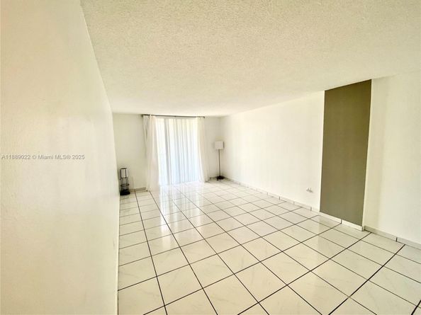 16950 Dixie A536, North Miami Beach FL 33160