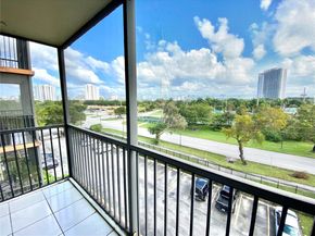 16950 Dixie A536, North Miami Beach FL 33160