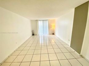 16950 Dixie A536, North Miami Beach FL 33160