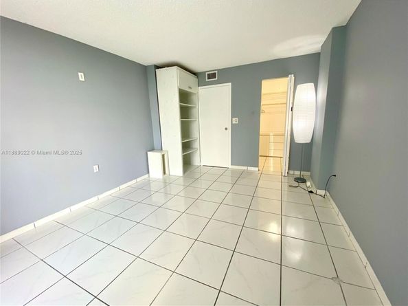 16950 Dixie A536, North Miami Beach FL 33160