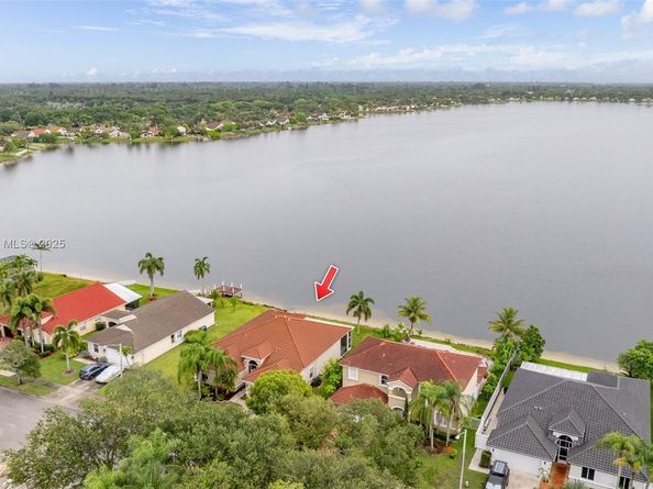 2373 NW 195th Ave, Pembroke Pines FL 33029